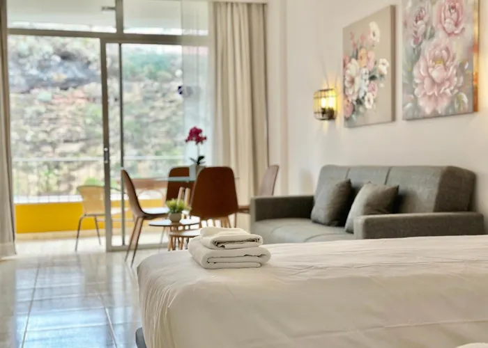 Palm Avenue - Adults Only - *