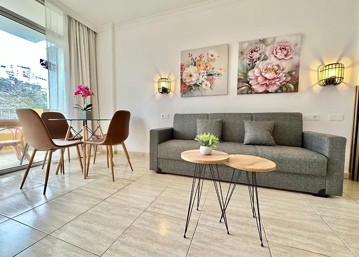 Palm Avenue - Adults Only -