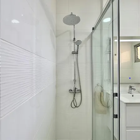 Palm Avenue - Adults Only - *