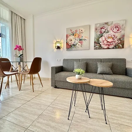 Palm Avenue - Adults Only -