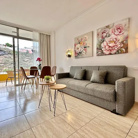 Palm Avenue - Adults Only - *