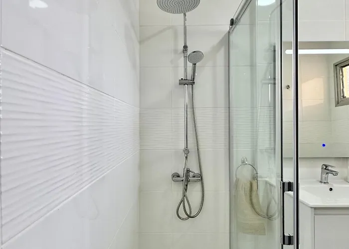 Palm Avenue - Adults Only - *